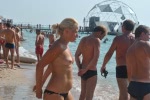fete goale la mare striptease pe plaja
